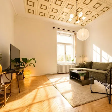 3 Station Smart Tv, 74m2 Prague
